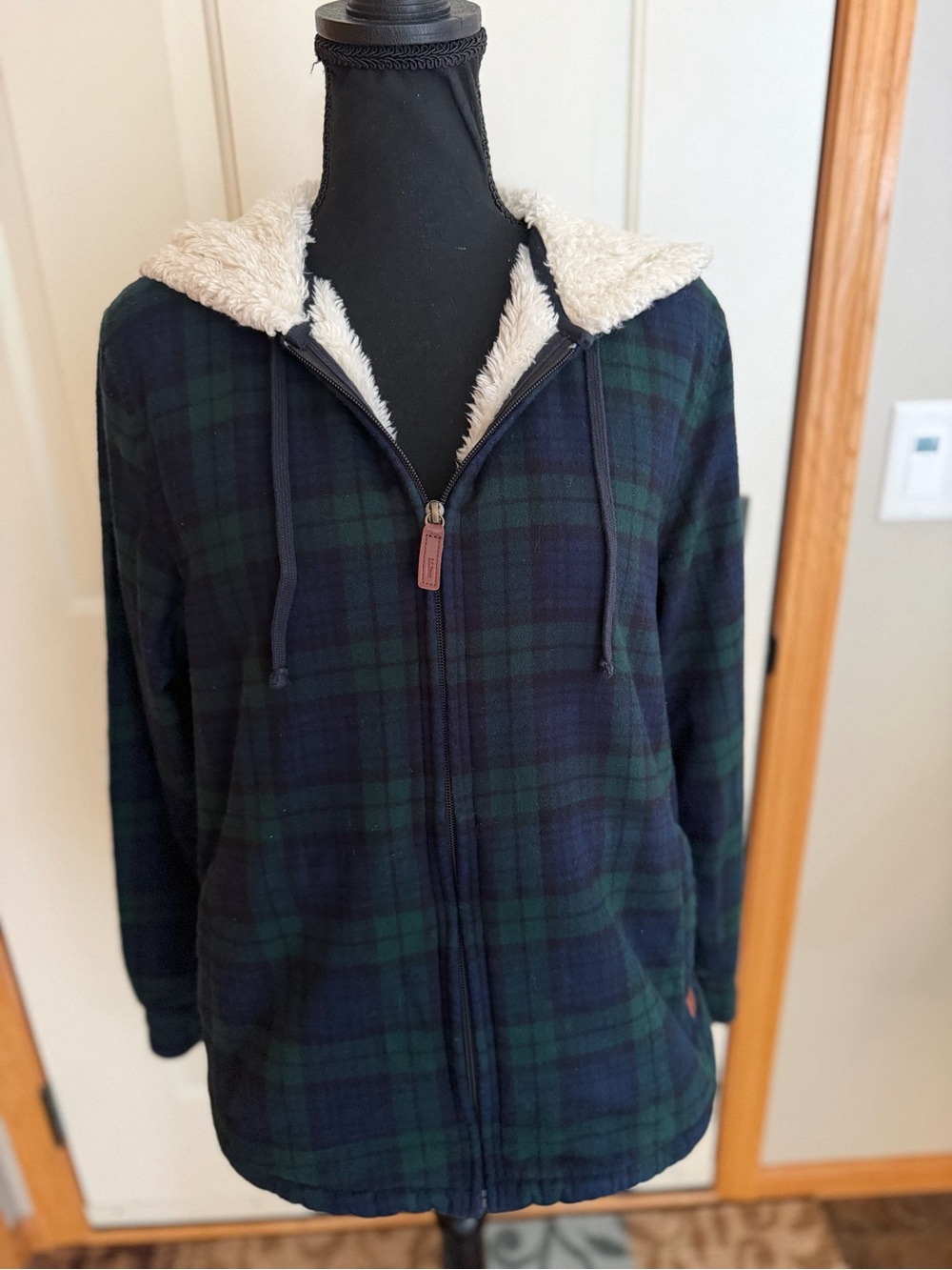 L.L. Bean green blue scotch plaid flannel sherpa lined shirt jacket. Medium